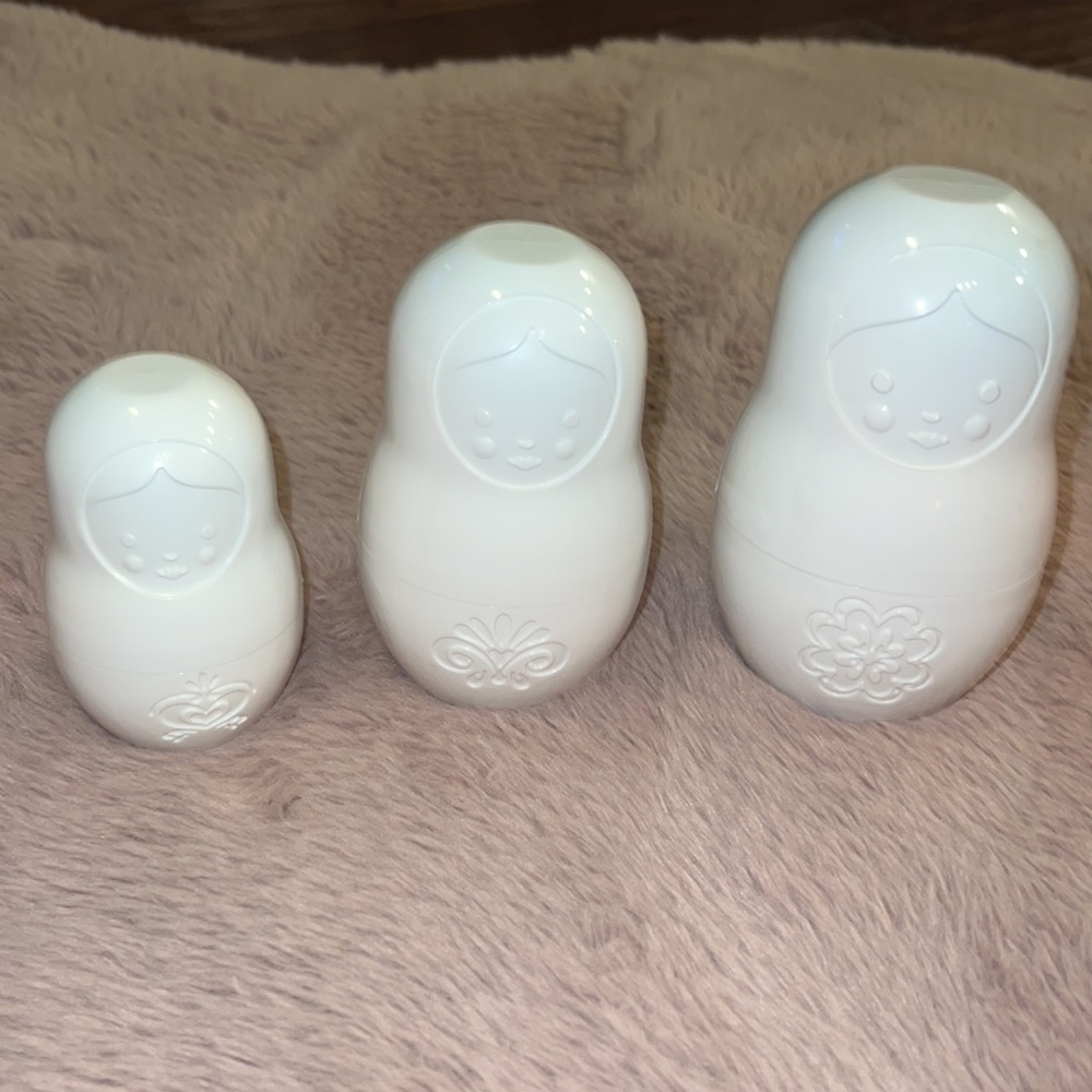 Russian Dolls measuring cups set of 3 white ivory canisters 3.5” 4.5” 5”​ - Picture 4 of 12